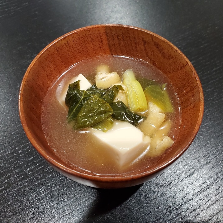 茅の舎のあごだしパックで小松菜のお吸い物